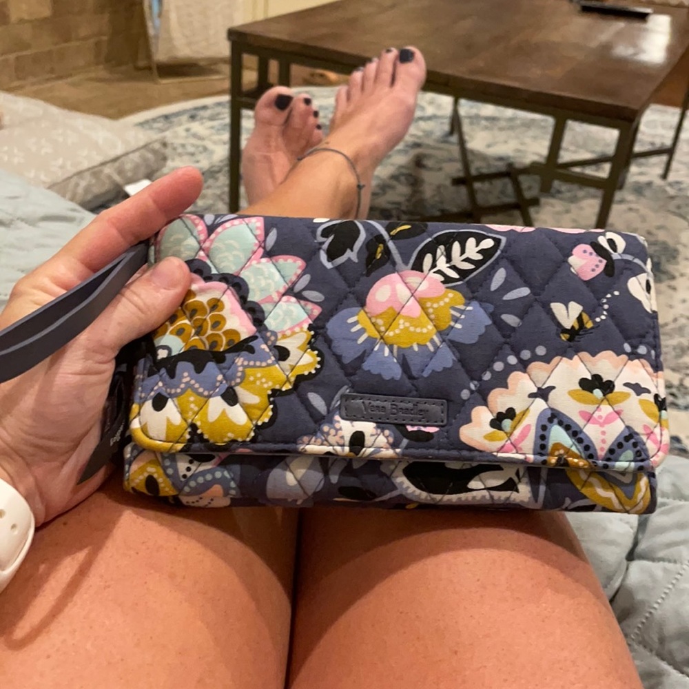 Vera Bradley magnet close wallet, w/ clutch strap